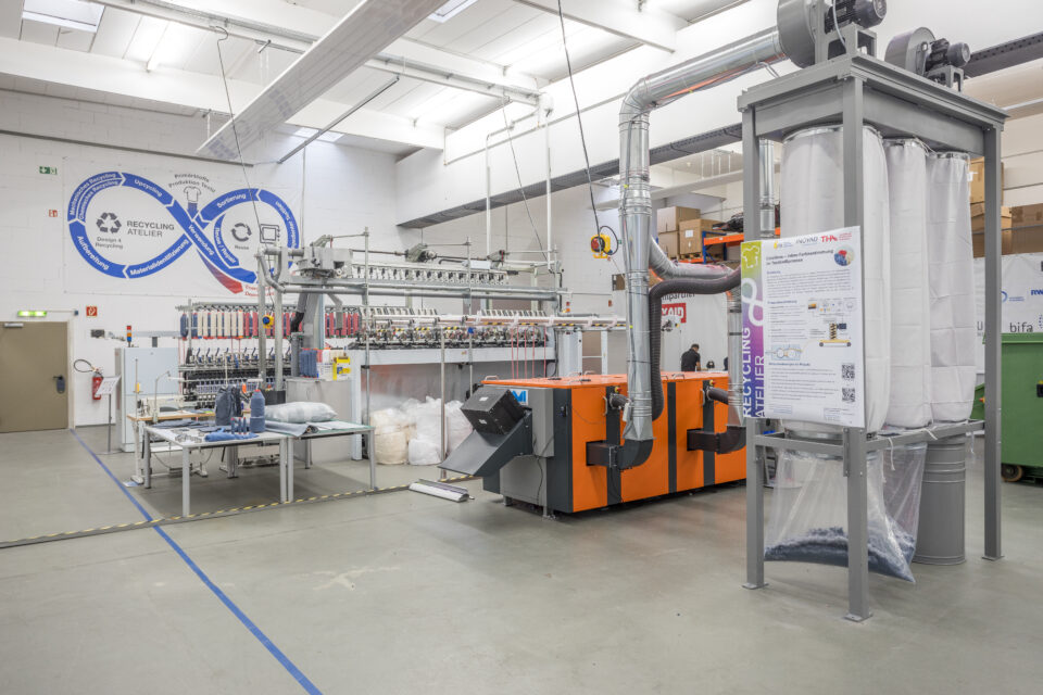 Blick auf Vision, Reißmaschine und Ringspinnmaschine