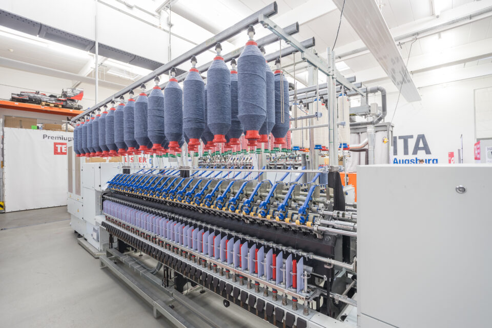 Recycling_Atelier_Ringspinnmaschine_Saurer_Zinser_351