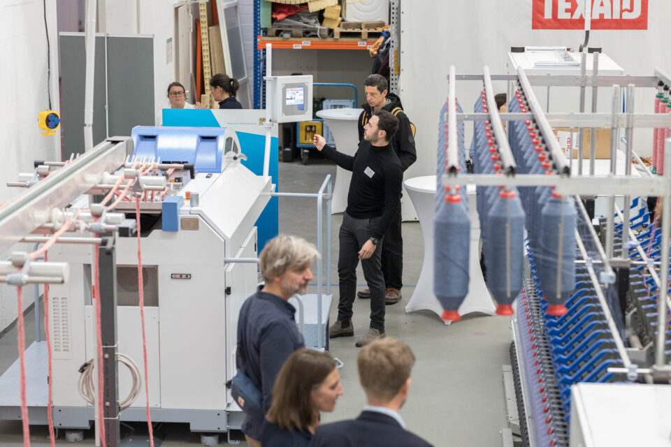 Recycling_Atelier_Trützschler_Strecke_und_Saurer_Ringspinnmaschine